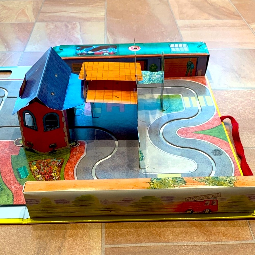 Vintage Kids Fire Engine Freddie Interactive Toy Truck Pop-Up Playset Book - Picture 5 of 6